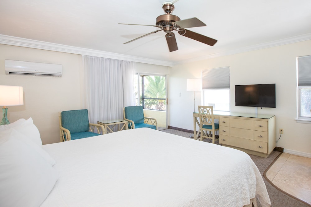 Tween Waters Inn 21/72