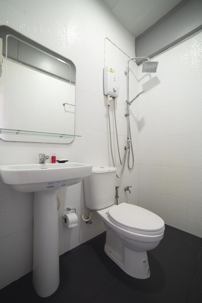 OYO 465 Krung Kao Traveller Lodge 34/37