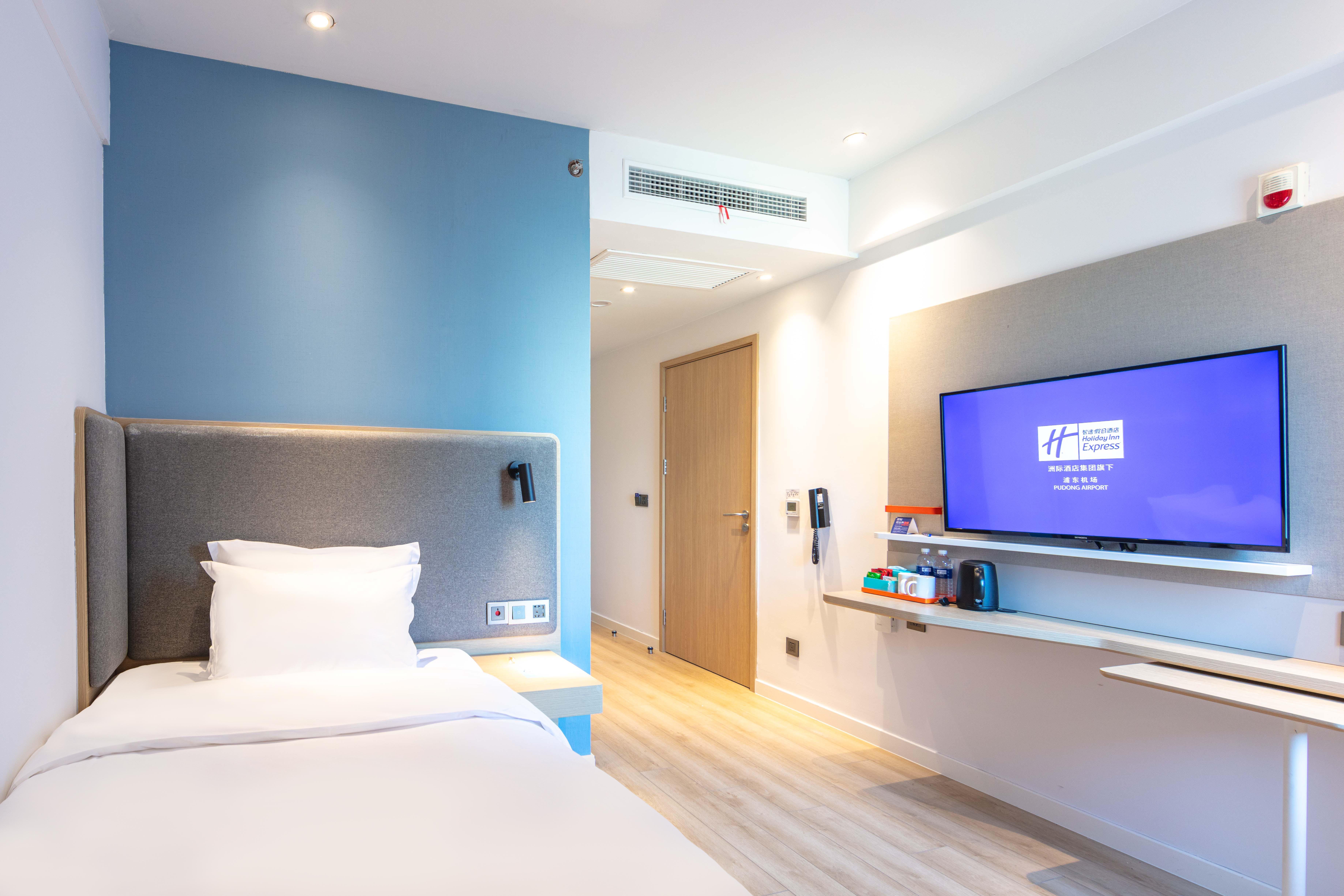 Holiday Inn Express Shanghai Pudong Airport 12/32