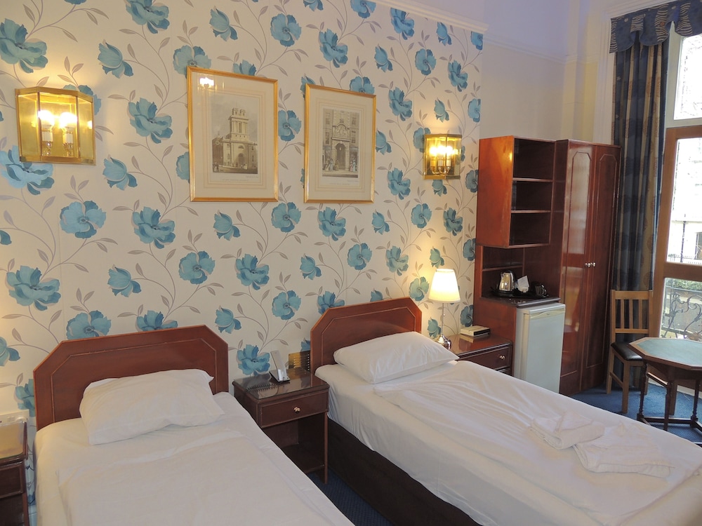 Dolphin Hotel 5/67
