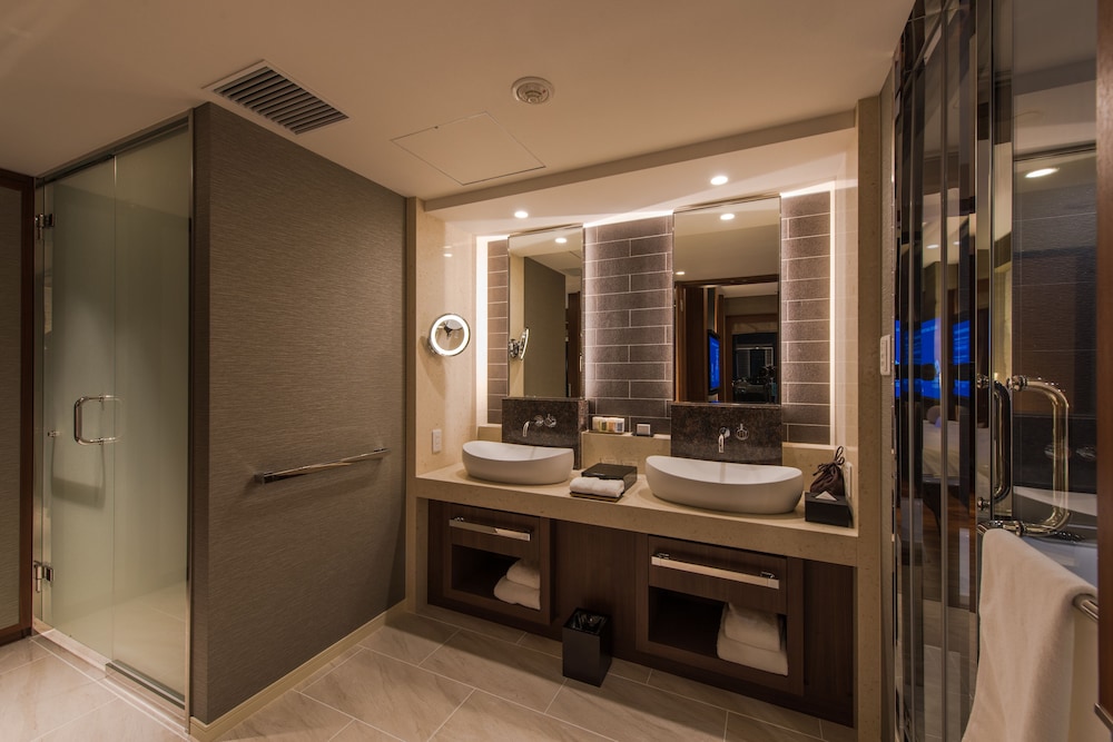 Hyatt Regency Naha, Okinawa 27/67