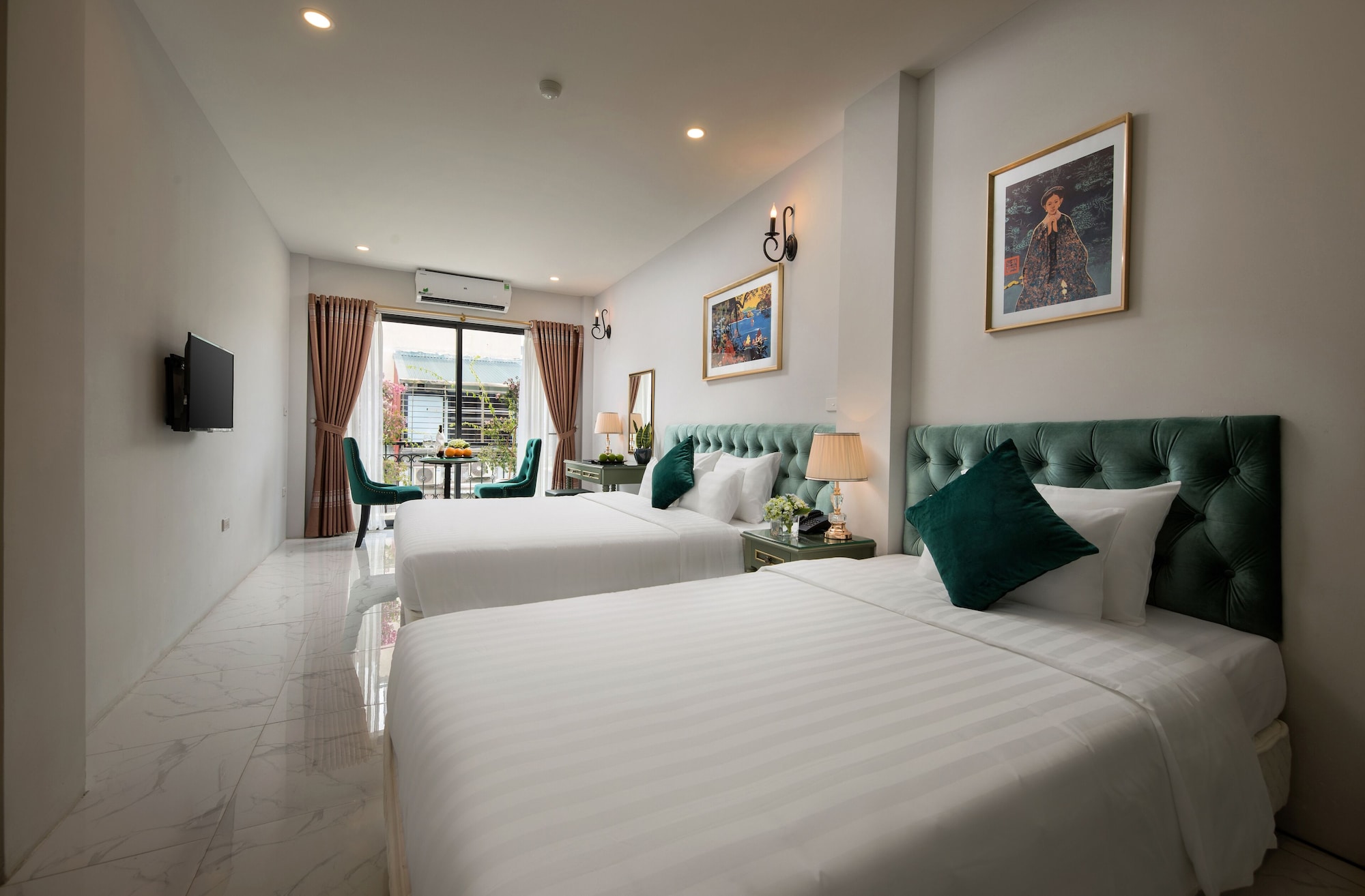 FAMILY SUITE, CITY VIEW, BALCONY