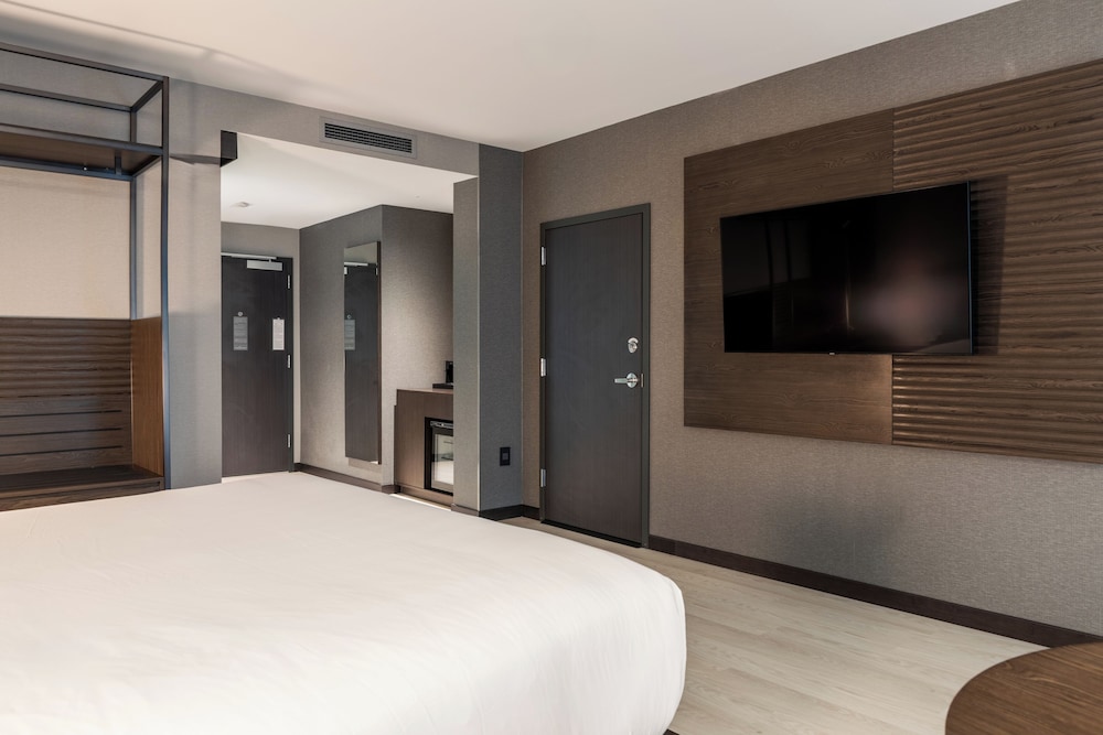 AC Hotel Burlington 13/50