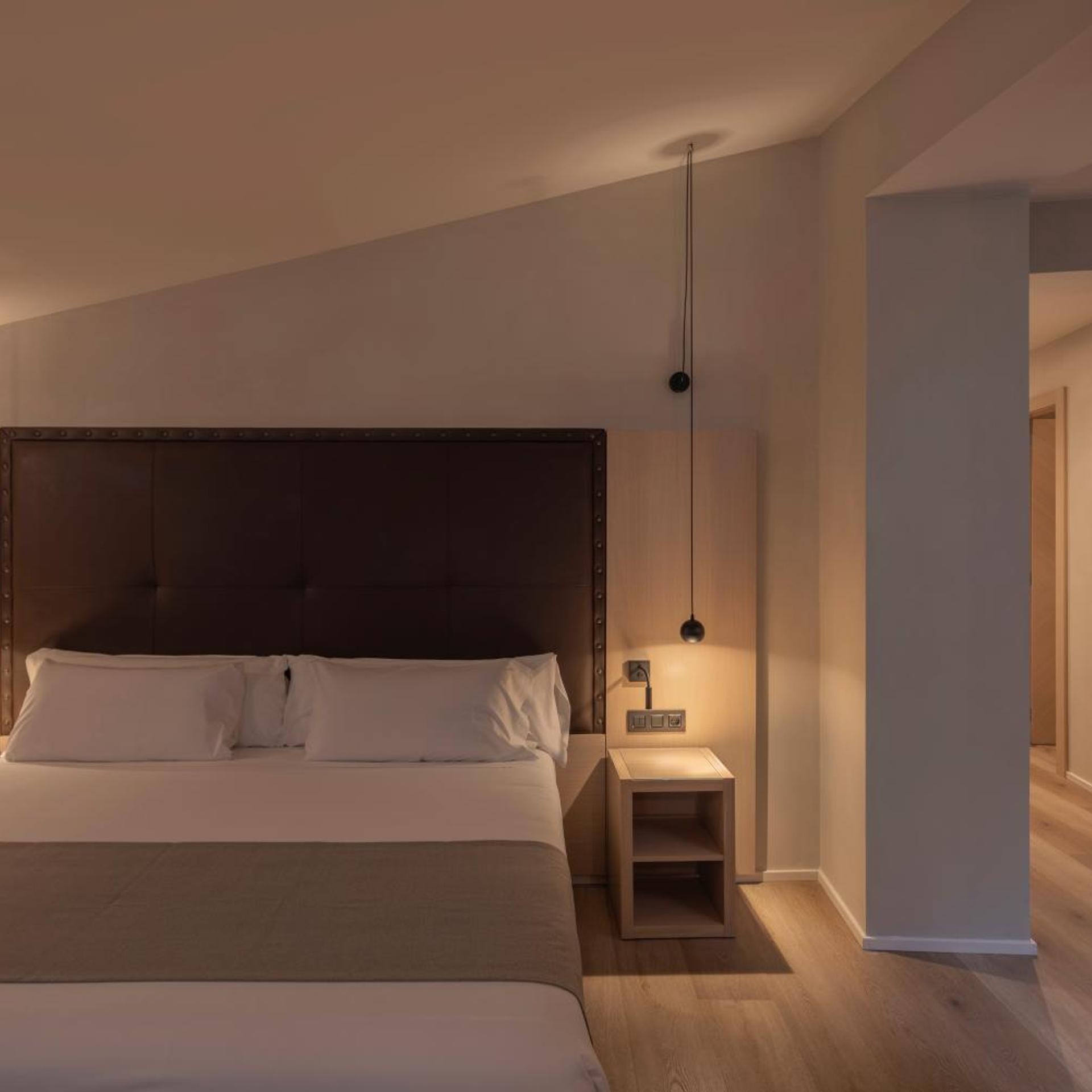 غرفة بريميوم رباعية، Gran Hotel Barcino 5/9