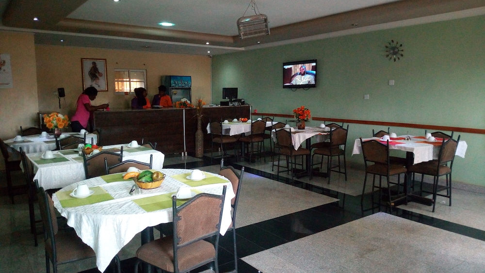 Mataan Hotel Suites 15/20