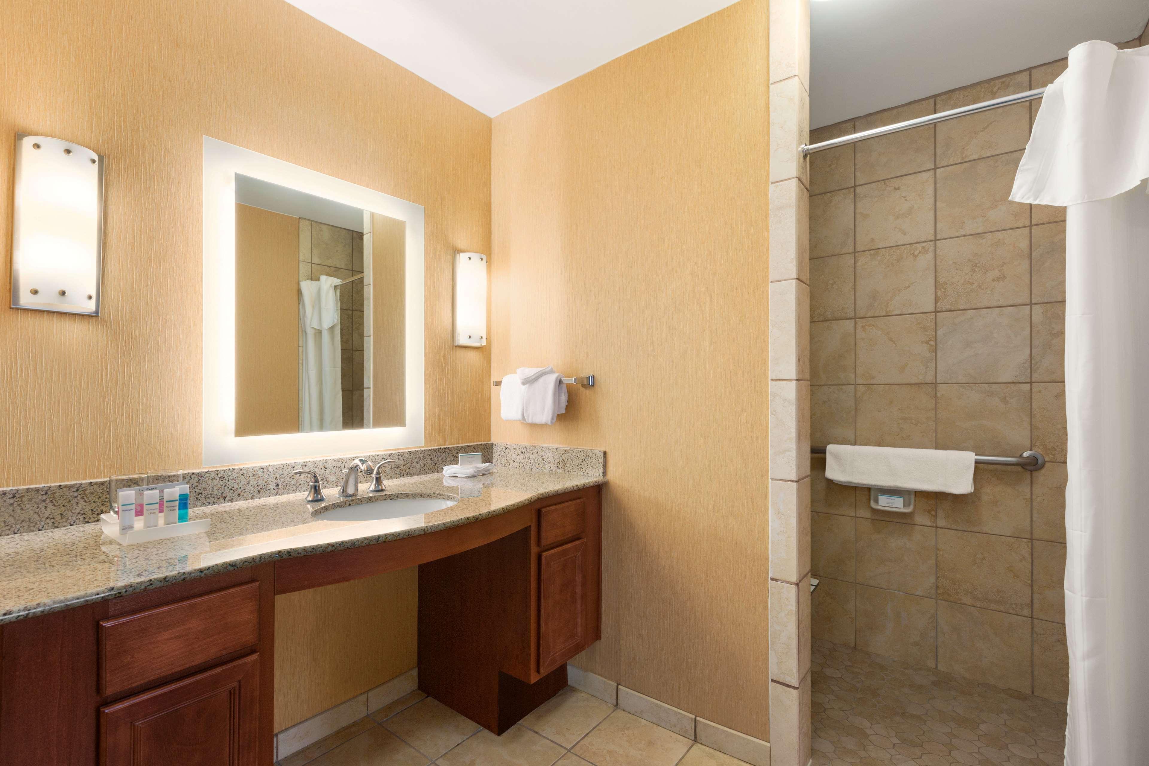 Suite, 1 King or 2 Queen Beds