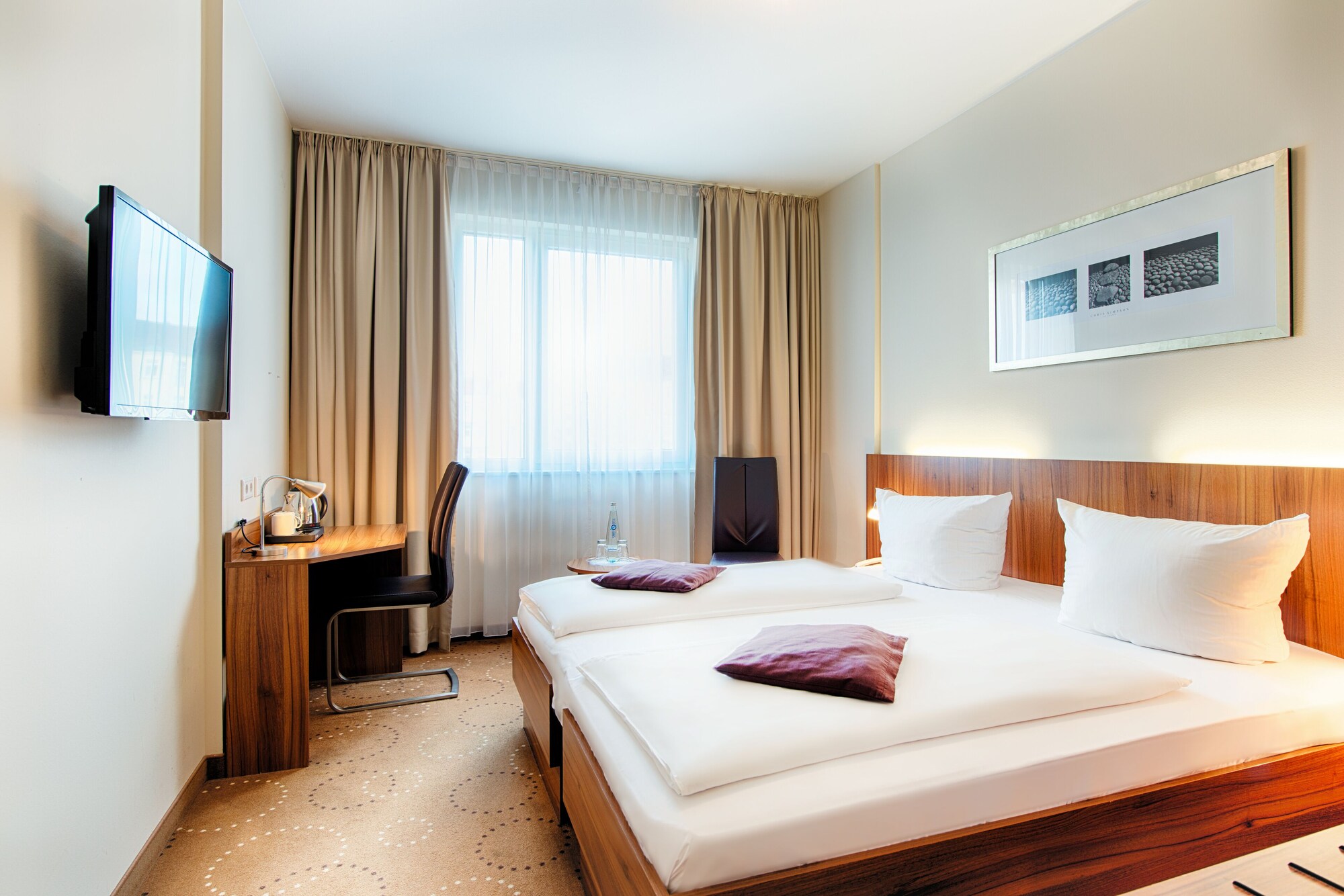 ROOM, FRENCH BED, QUEEN BED
