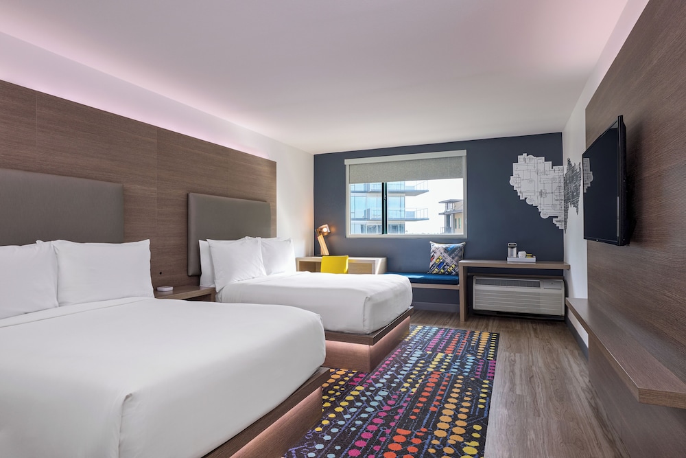 CHIC, 2 DOUBLE BEDS, POOL VIEW