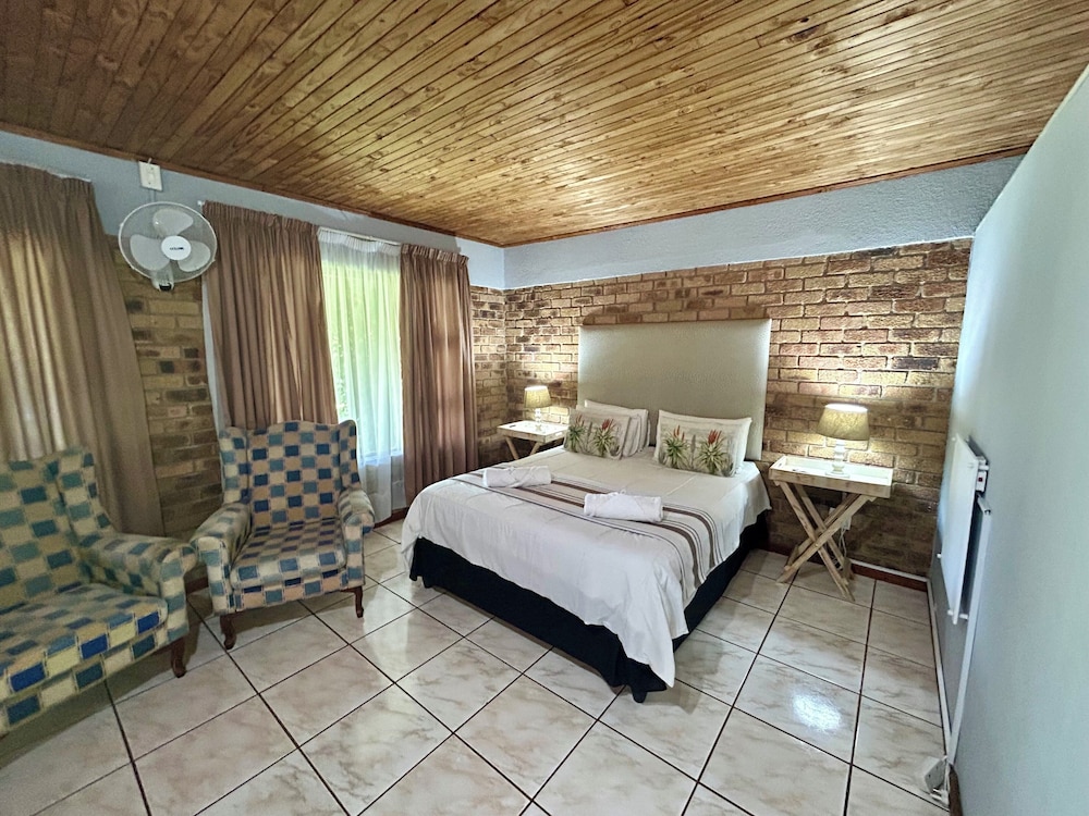 4 Rooms, Family, Queen and Twin Beds 5/10