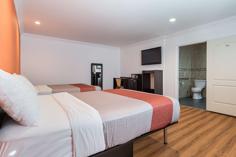Motel6 Lomita, CA 9/34