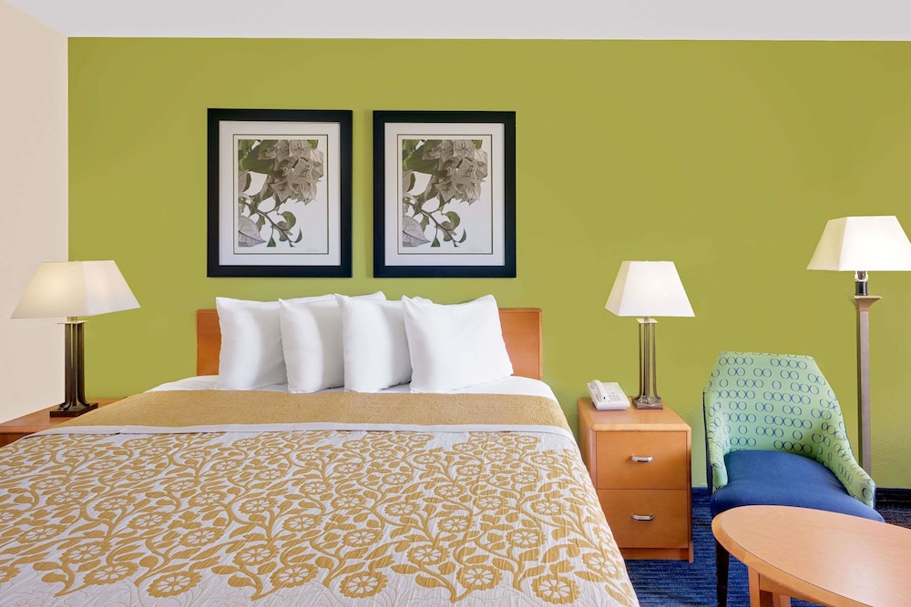 Days Inn By Easton 8/18