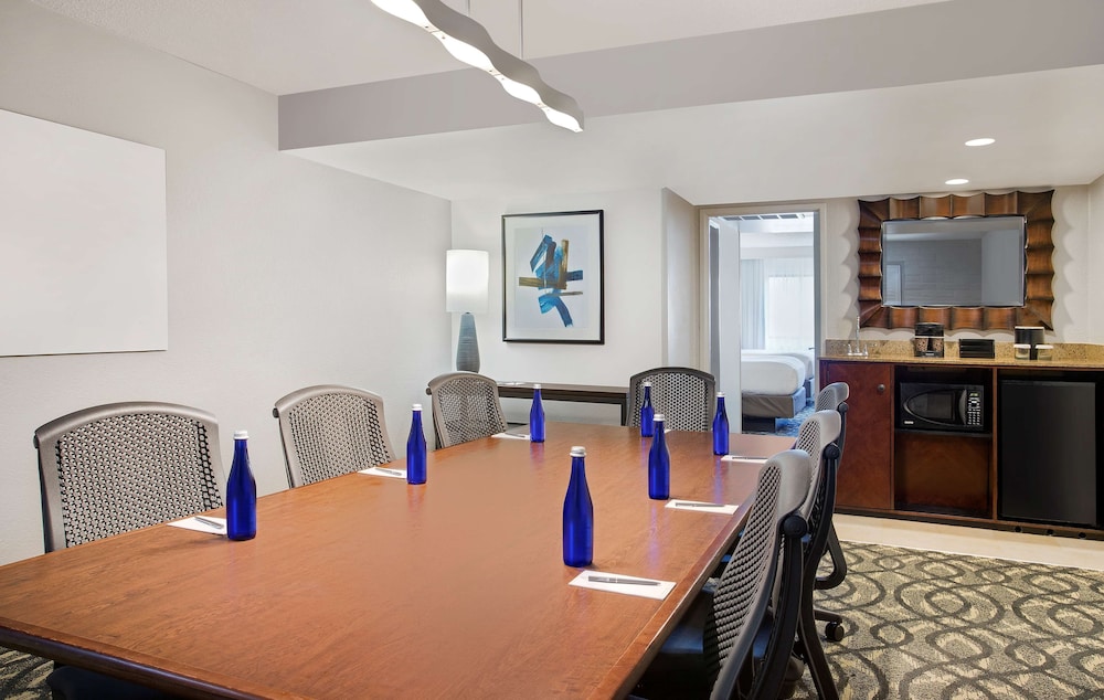 Embassy Suites by Hilton Orlando International Drive Convention Center 46/49