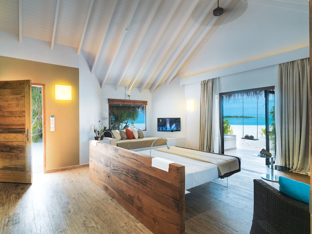 Cocoon Maldives 33/204