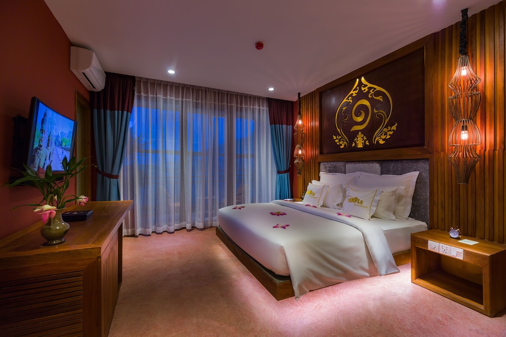 LUXURY, SUITE, CITY VIEW, BALCONY, BATHTUB