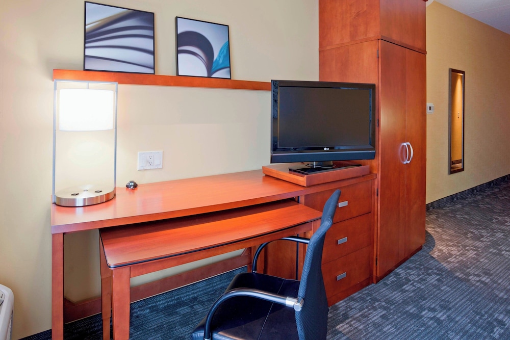 Courtyard by Marriott Minneapolis Maple Grove/Arbor Lakes 63/70