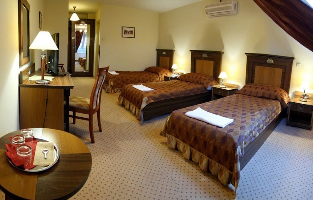Old Miskolcz Hotel & Restaurant 12/34