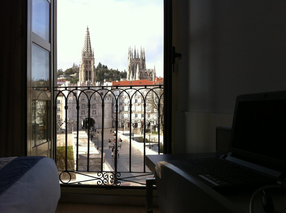 Hotel Via Gotica 28/44