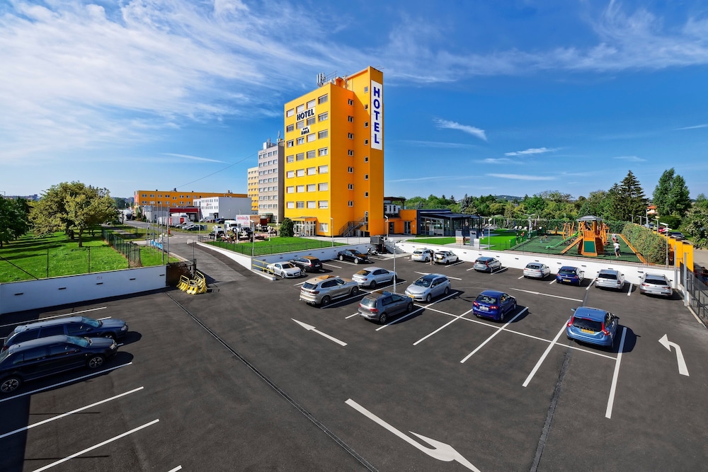 Hotel Aura Design & Garden Pool 53/67