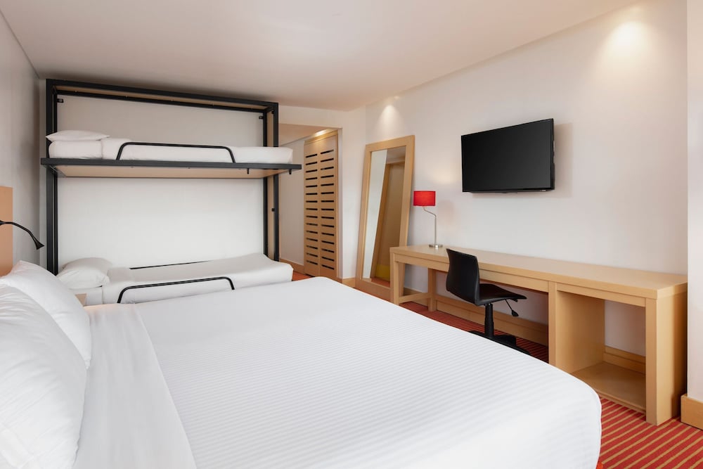 Fairfield by Marriott Bogota Embajada 10/50