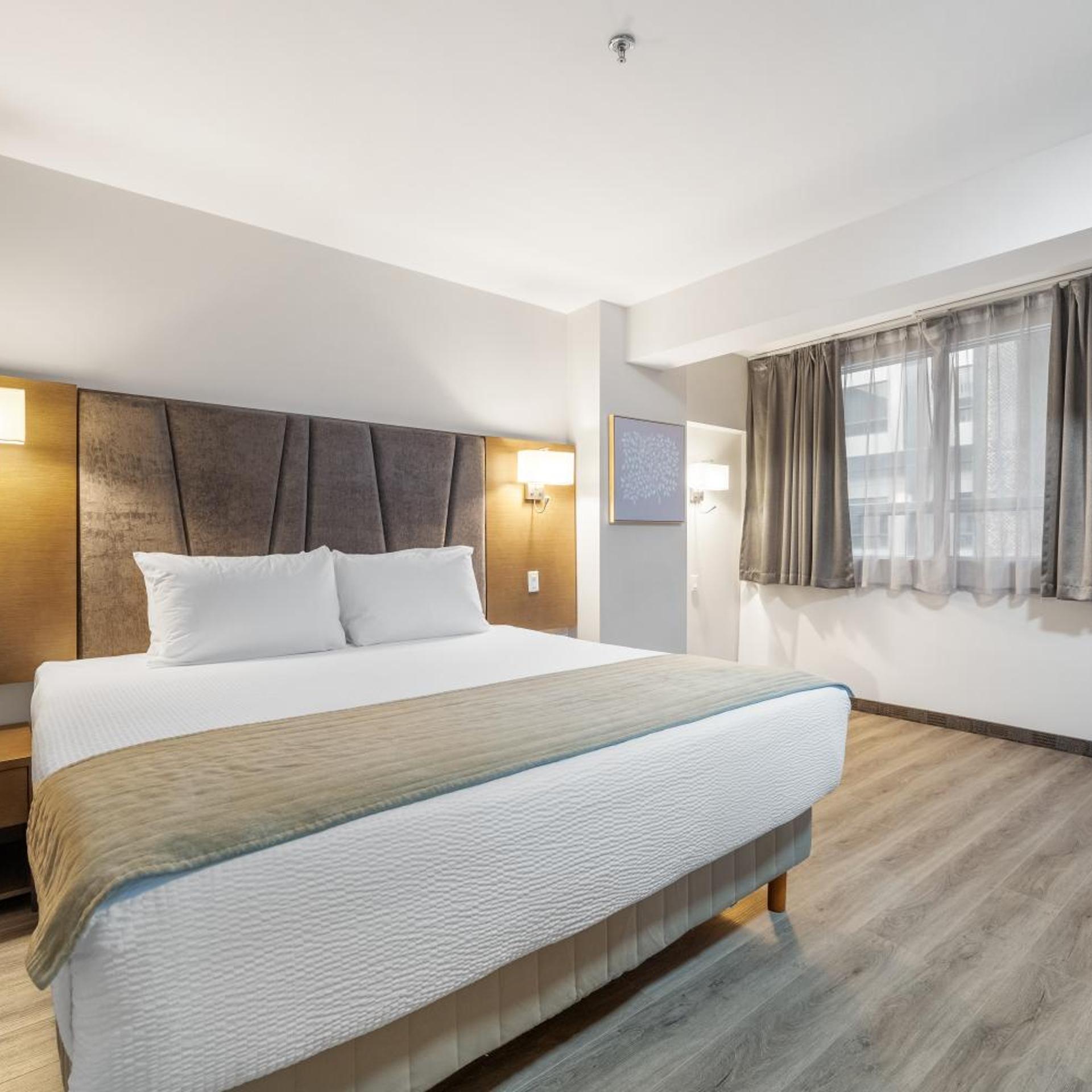 Efficiency, Suite, King Bed, Accessible