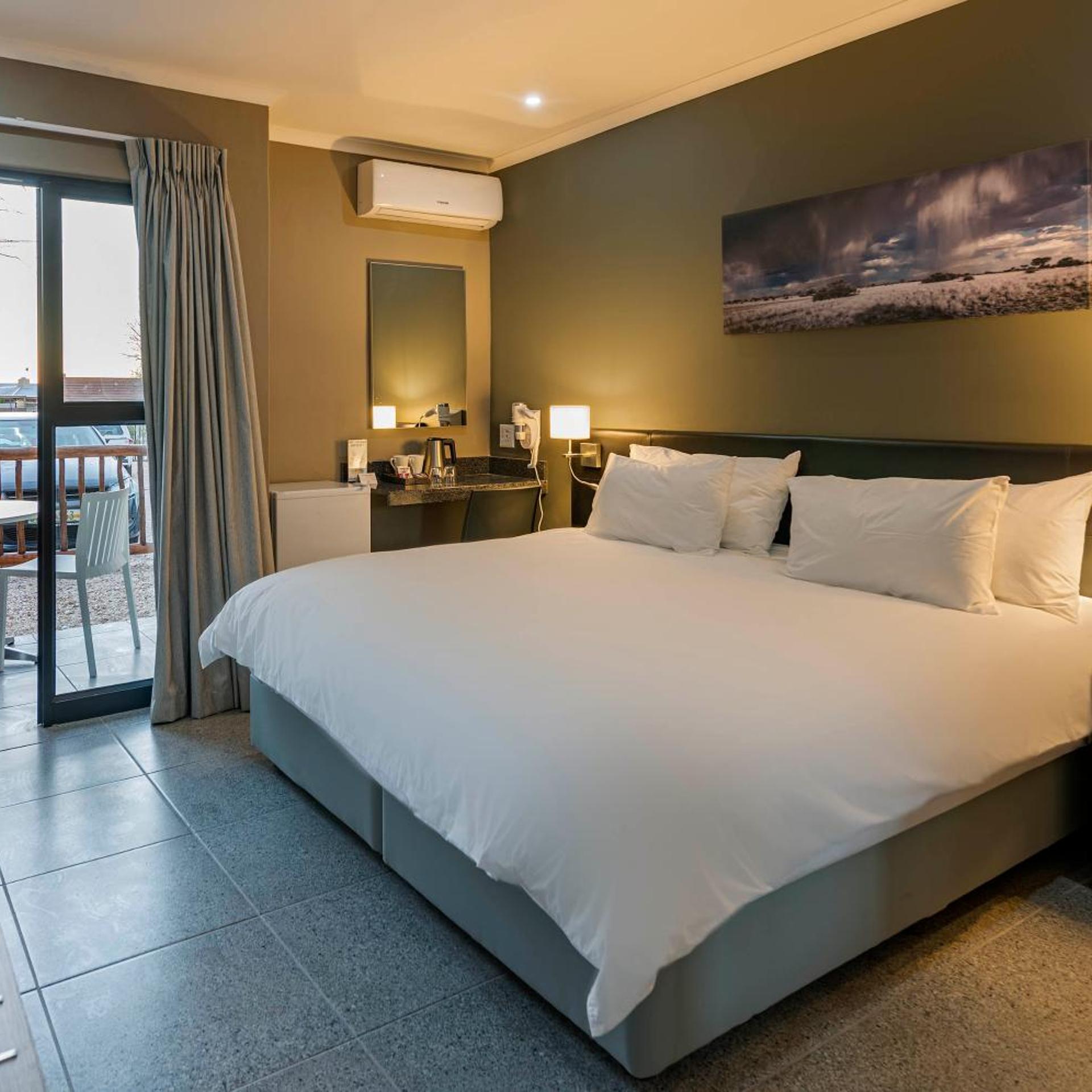 Premium, King Bed, Upington Inn 3/8