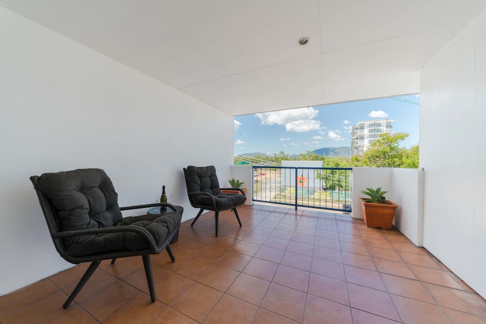 The Cosmopolitan Motel Serviced Apartments 25/48