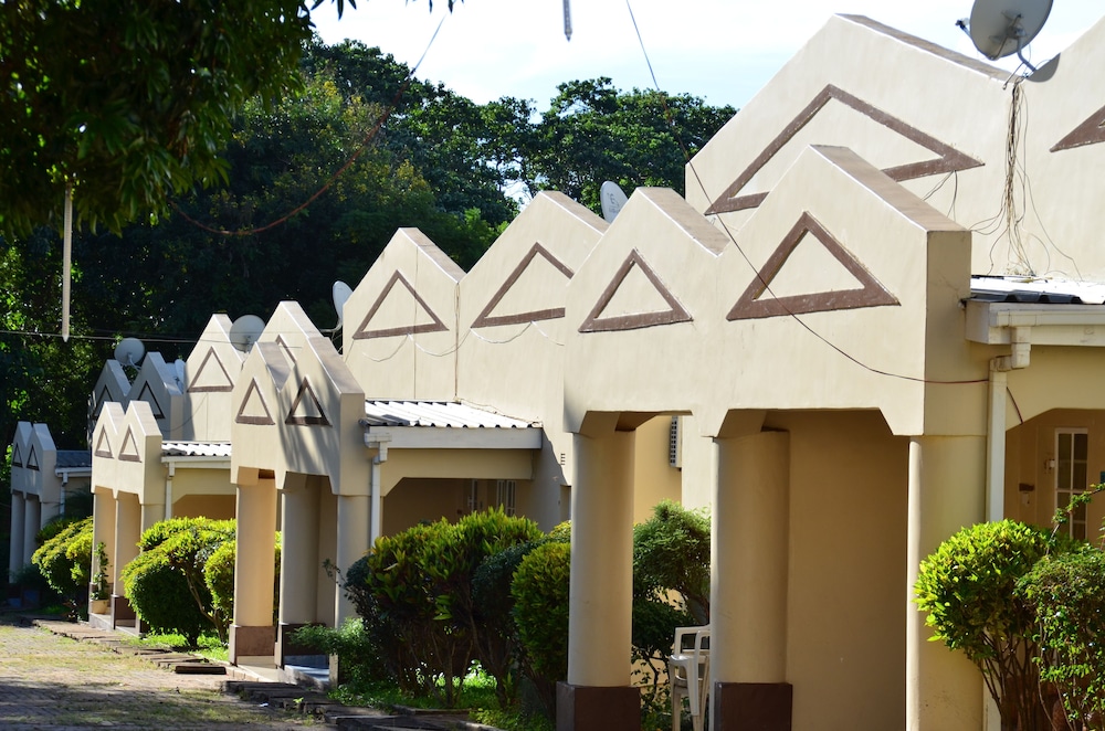 Riverside Hotel and Conference Centre 3/50