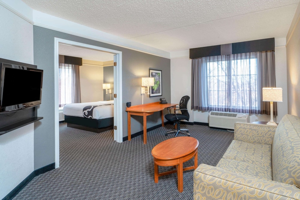 La Quinta Inn Suites Pueblo 36/48