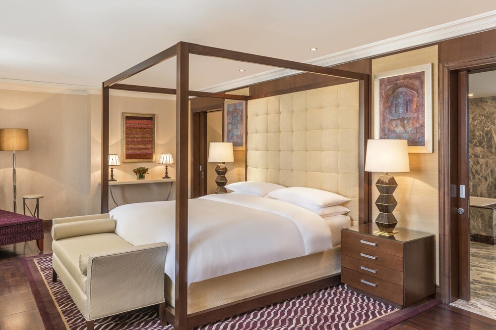 Sheraton Oman Hotel 17/81