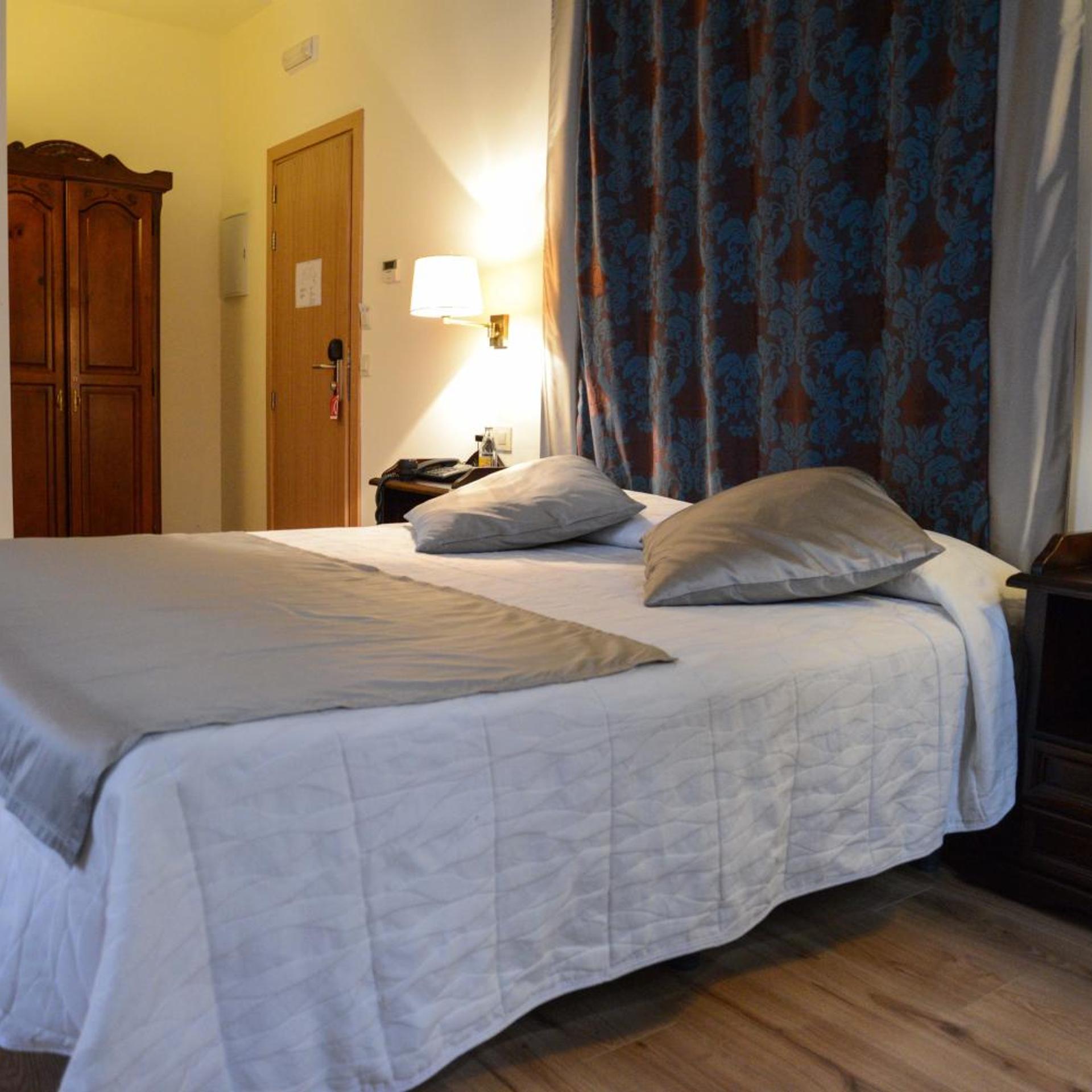 Deluxe, Double Bed