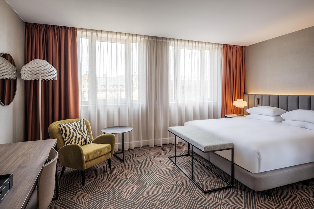 ROOM, KING BED