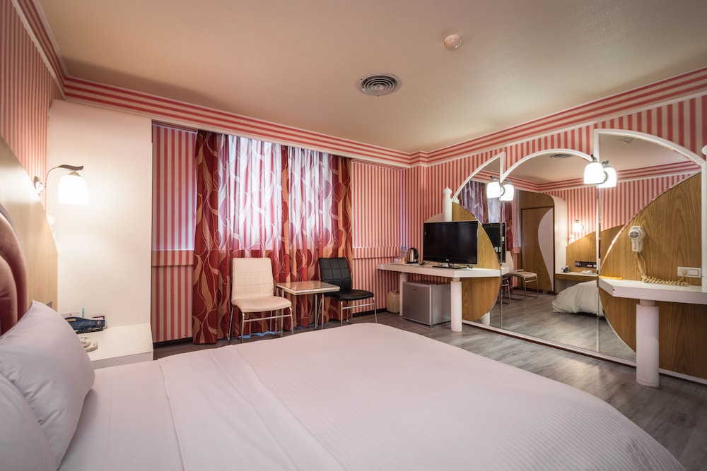 Golden Phoenix Hotel 14/43