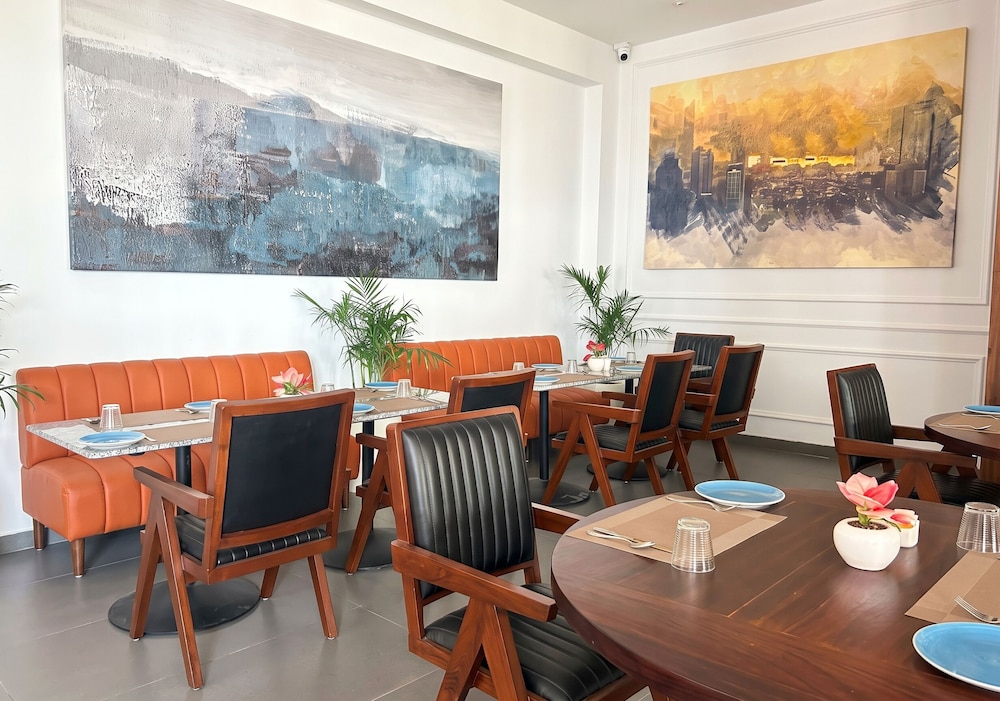 Rhythm Gurugram - Hotel & Suites 35/50