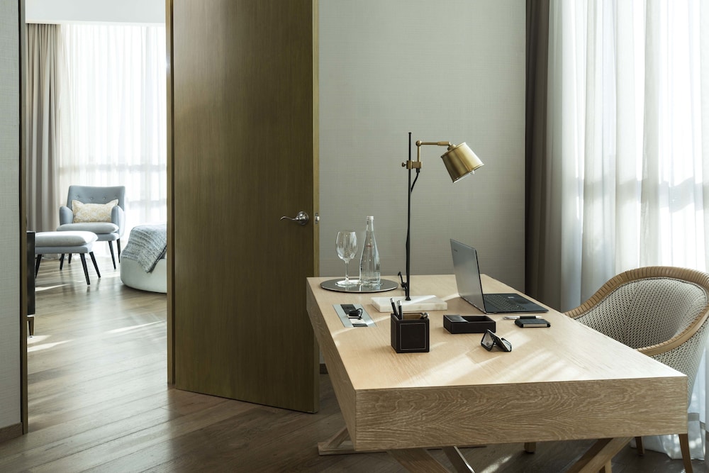 Marquis Sky Suites 27/33