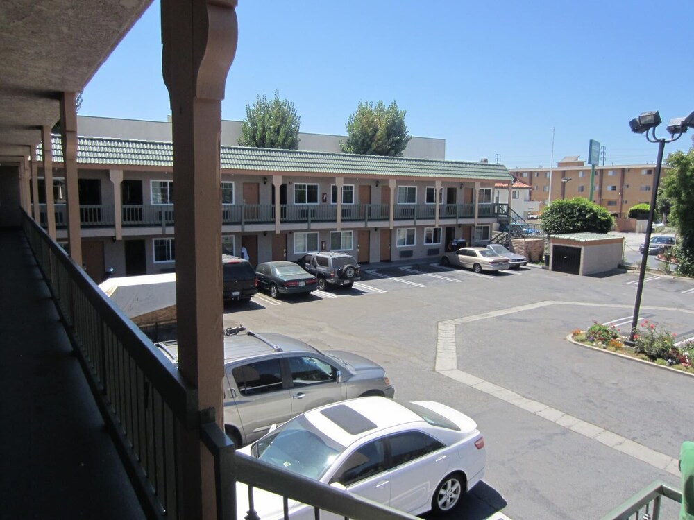 El Rancho Inn 16/36