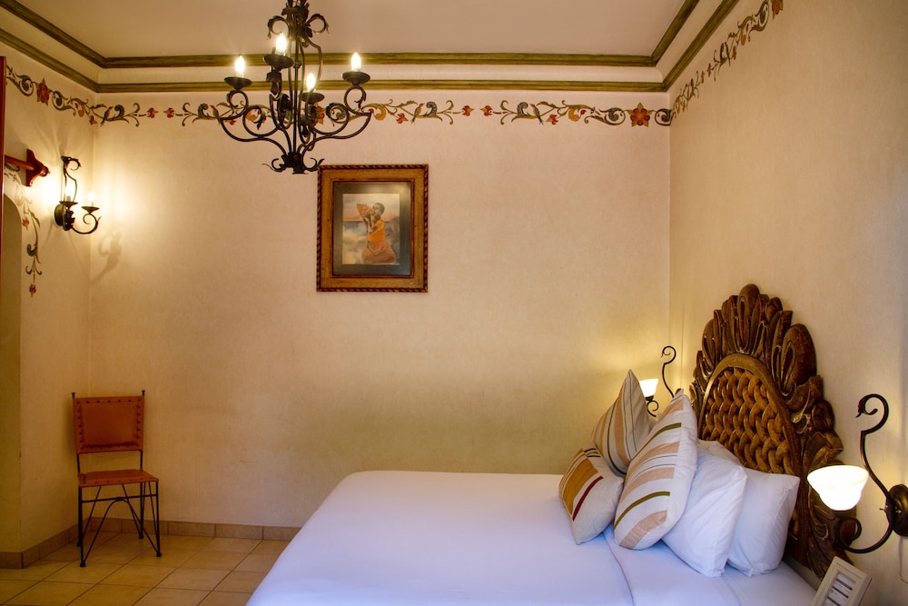 Los Pilares Hotel 50/63