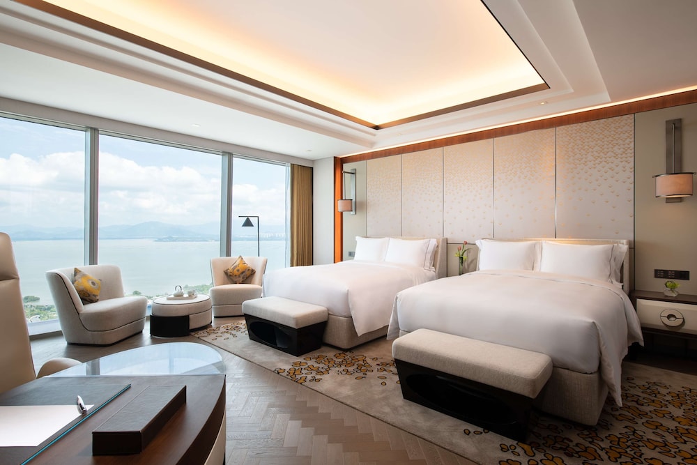 DELUXE, TWIN BEDS, SEA VIEW
