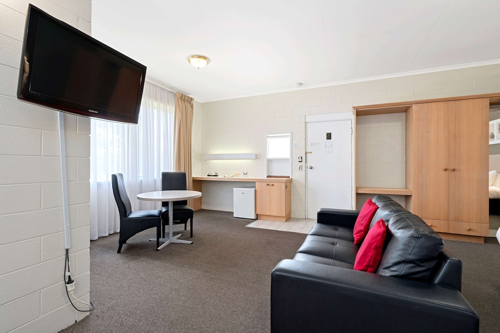 Comfort Inn & Suites King Avenue 29/34
