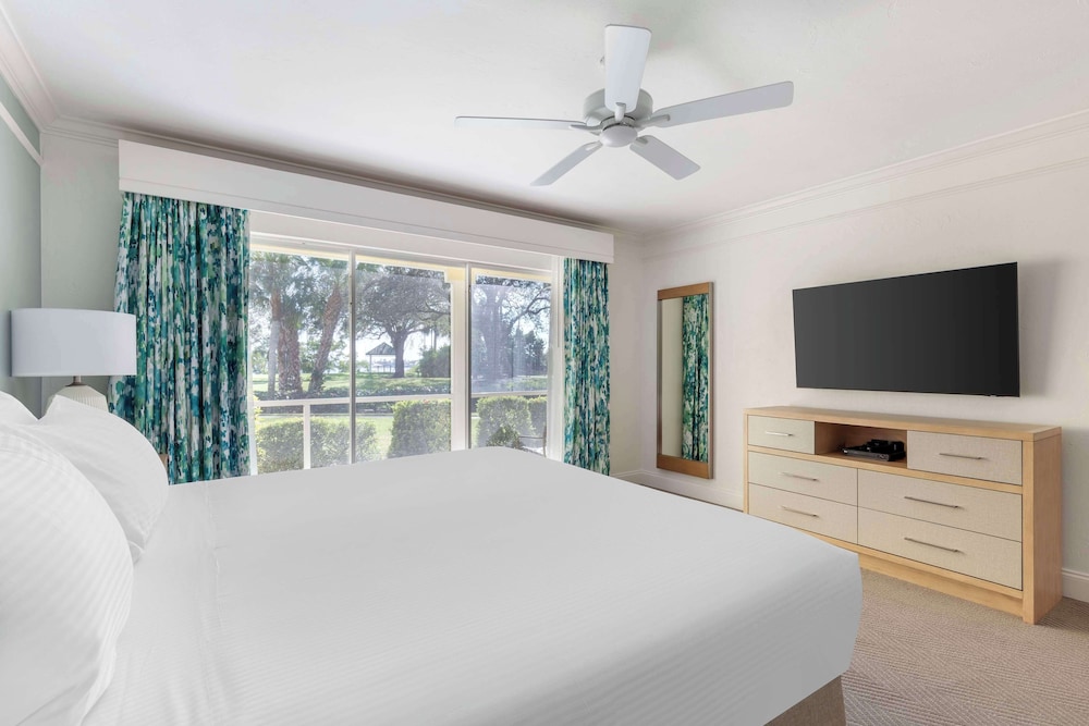 2 BEDROOMS, SUITE, KING AND TWIN BEDS