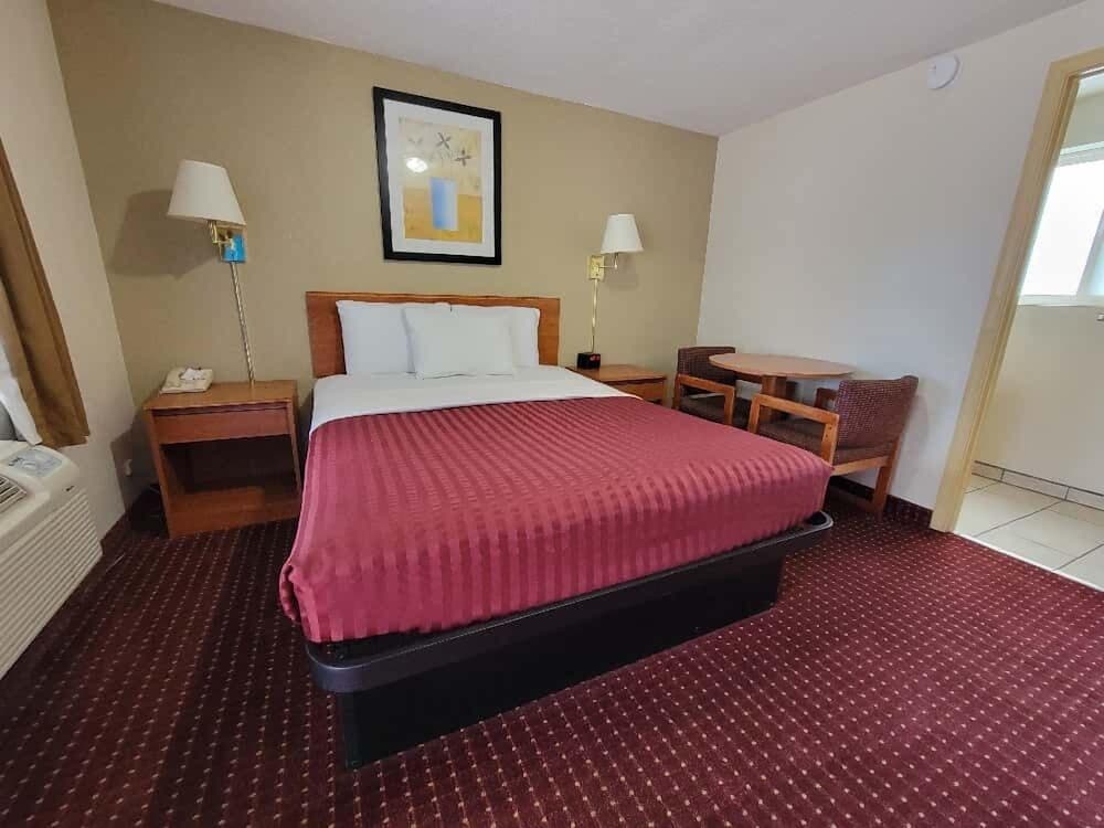 ROOM, QUEEN BED