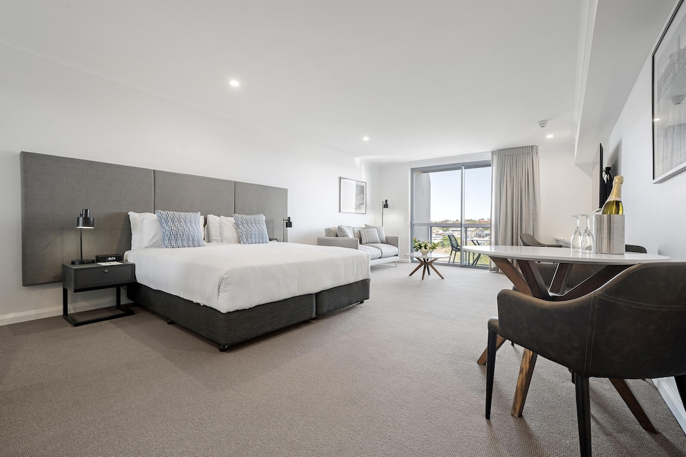 Oaks Toowoomba Hotel 26/70