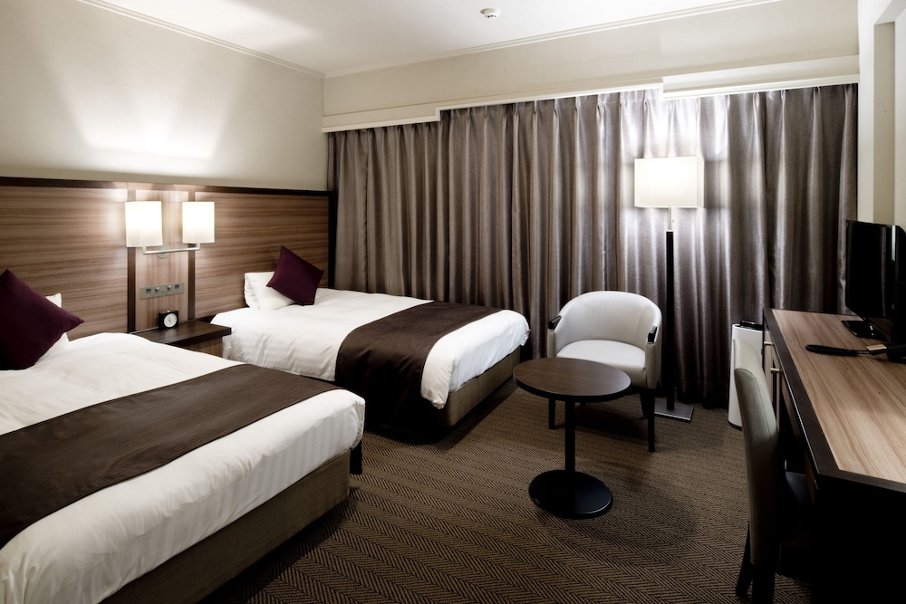 TAKAMATSU KOKUSAI HOTEL 11/65