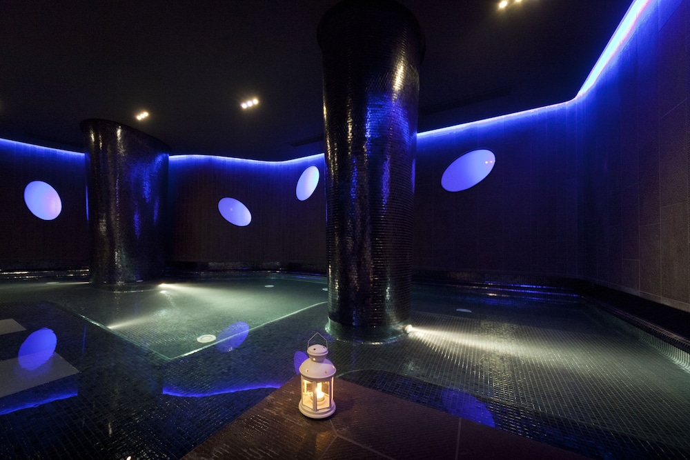 swimming pool spa