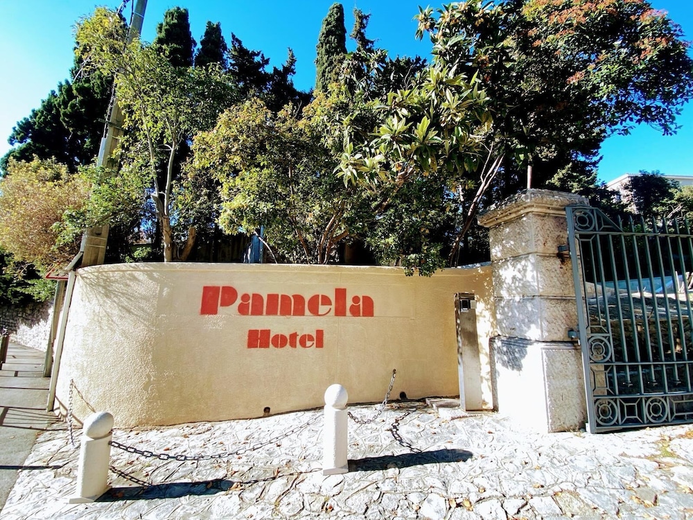 Pamela Hotel Cassis 11/75