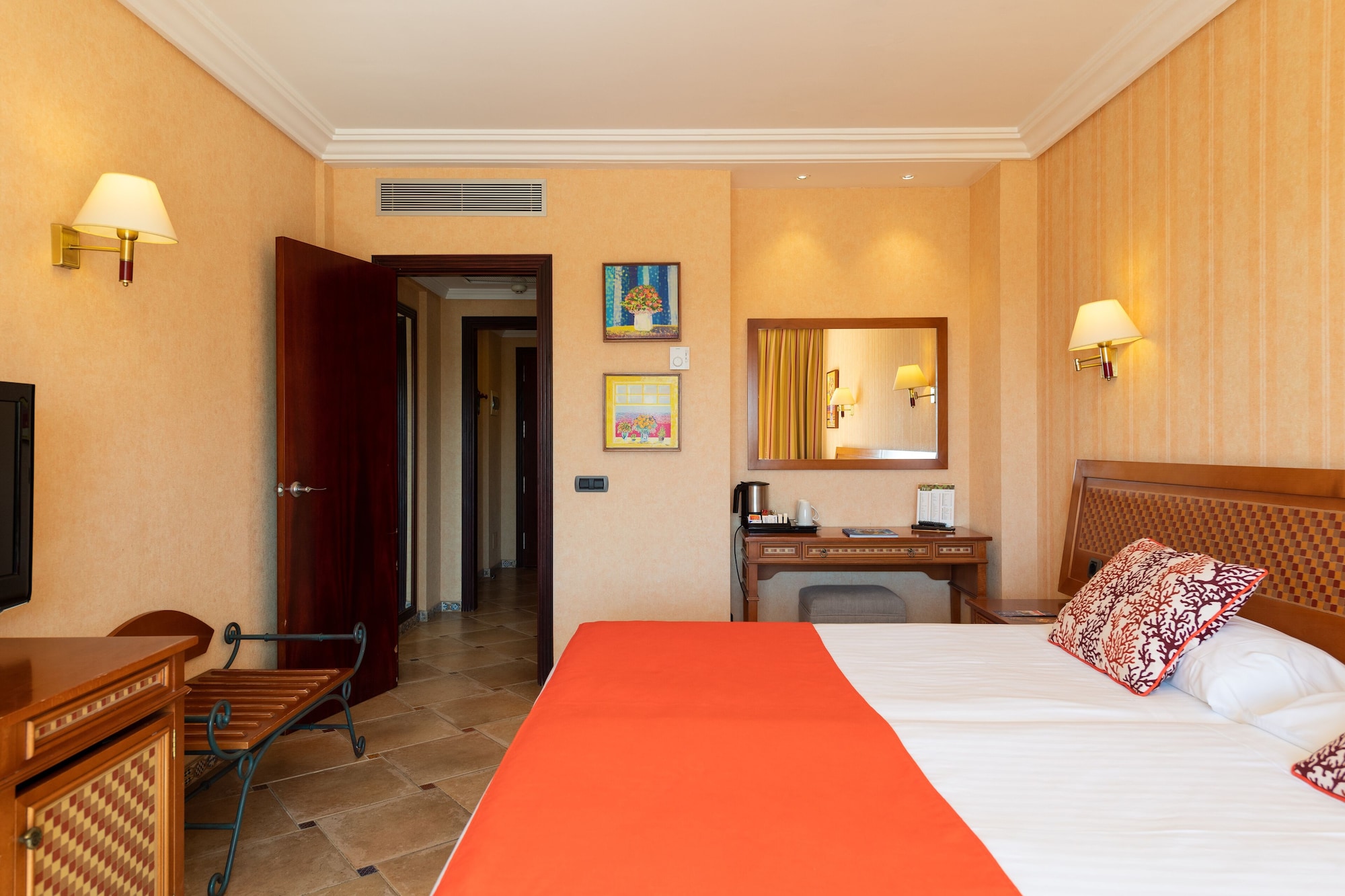 SUPERIOR, DOUBLE BED