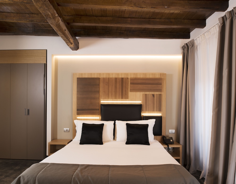 Trevi Hotel 20/79