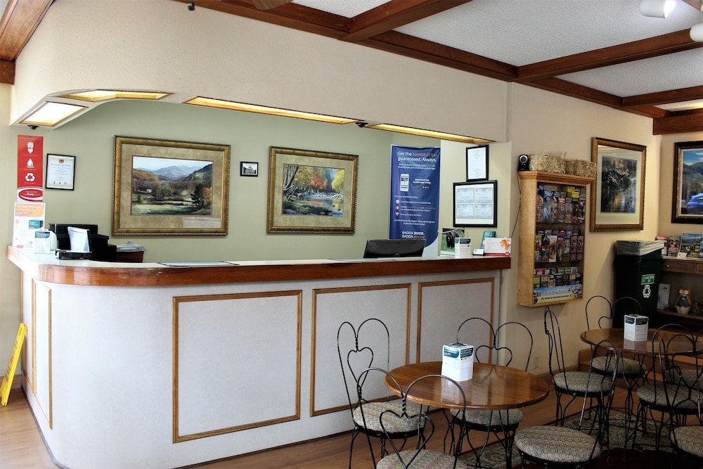Econo Lodge Inn and Suites On The River 10/61