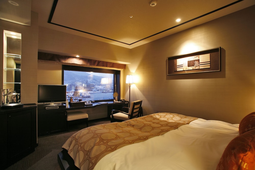 ROOM, DOUBLE BED