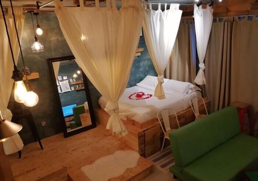 Dehouz – Trefoil Setia Alam Homestay 21/50