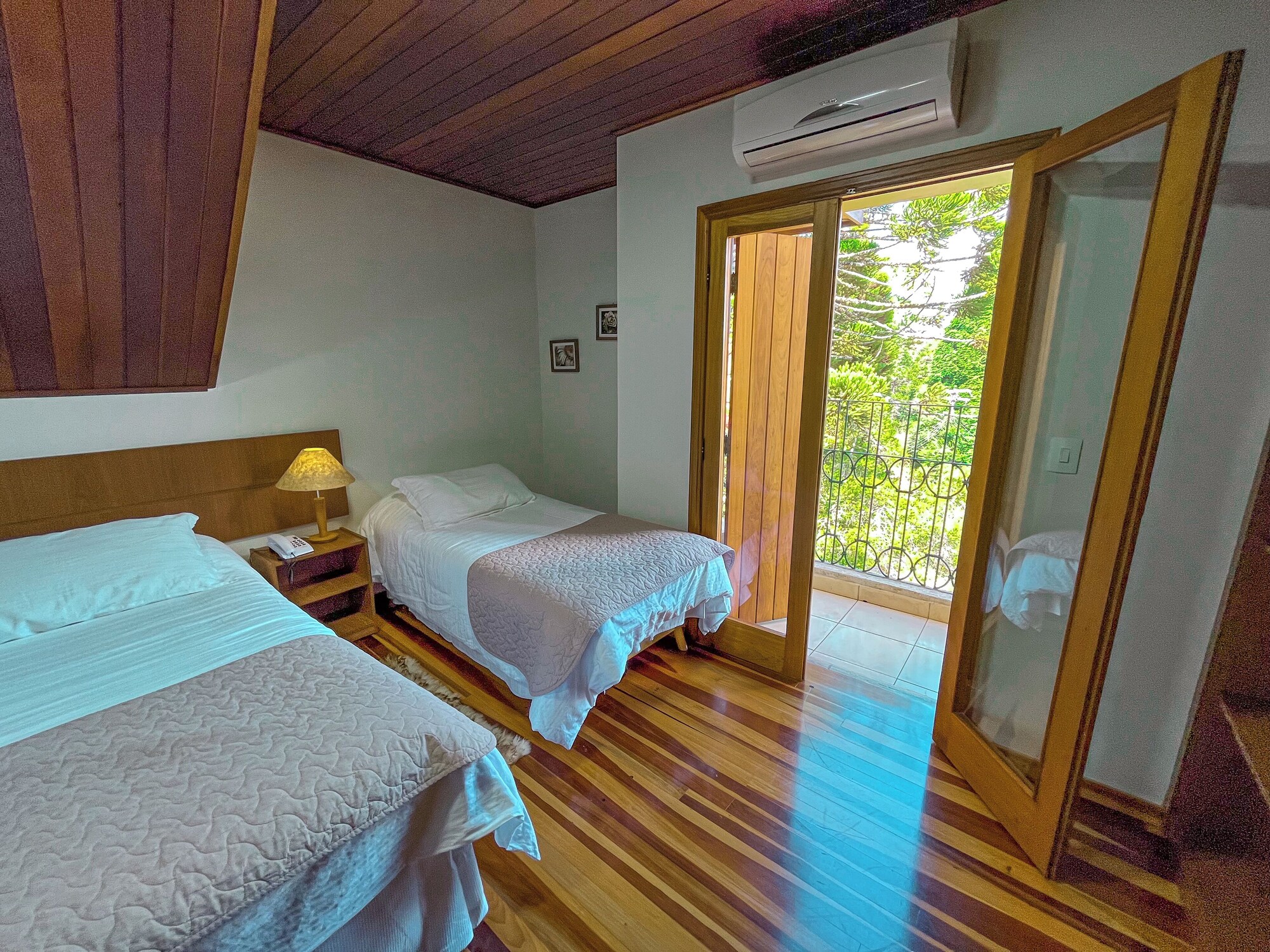 STUDIO, KING BED